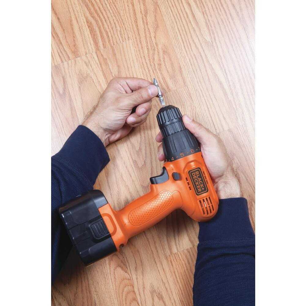 Taladro Atornillador Inalámbrico 10mm (3/8”) 12V + 1 batería 1.5Ah + cargador Black&Decker CD121K-B2C